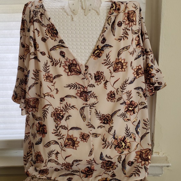 V-neck Shell - Picture 6 of 6